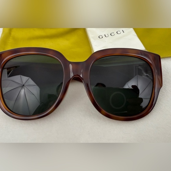 Gucci Tortoise Shell Sunglasses - Picture 11 of 16